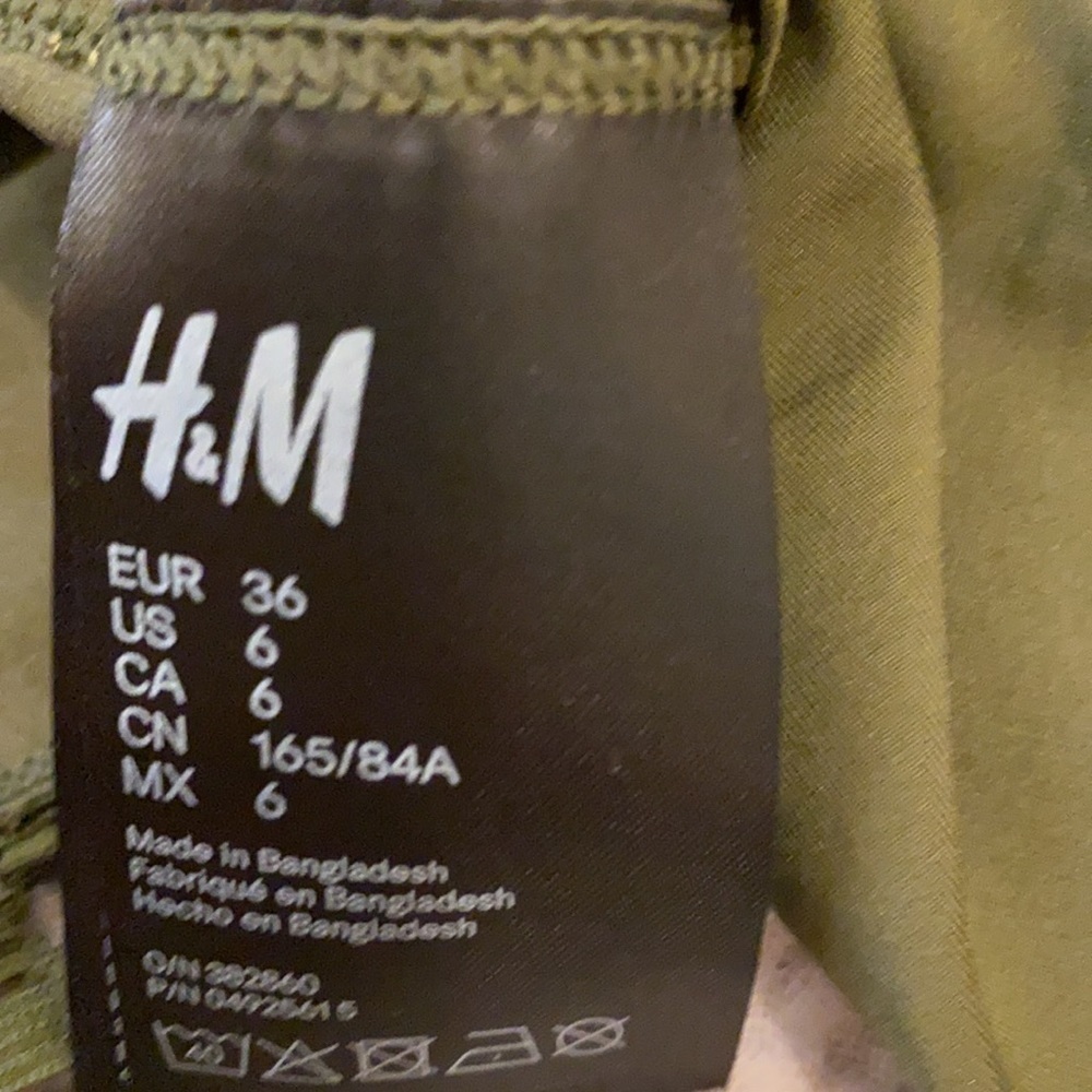 H&M Halter neck swimwear in very good condition. Size 6 . Green color. - Picture 5 of 8